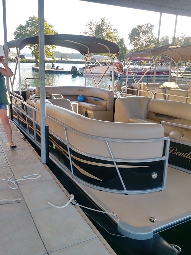 Norris Lake campground resort - campgrounds near me - lake resorts near me - RV campground sites - Beach Island Resort and Marina